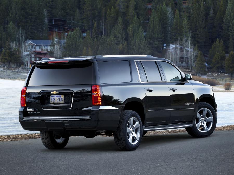  Chevrolet Suburban 2015 года  (фото 8 из 15)